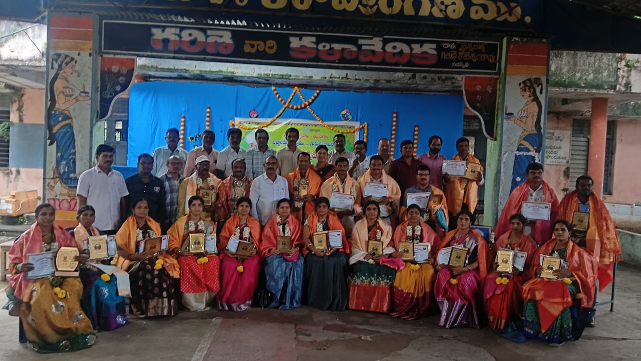 ఉత్తమ ఉపాధ్యాయులకు సన్మానం