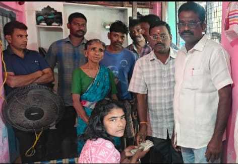 ఆర్ధిక సాయం అందజేత