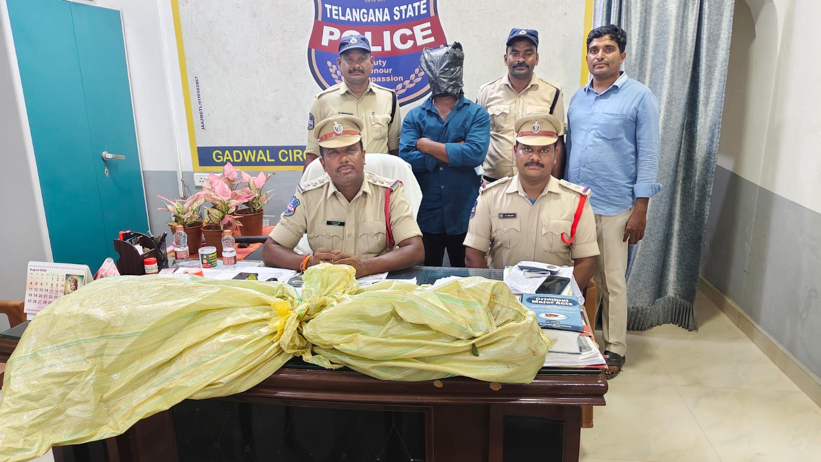 మత్తు పదార్థాలపై యుద్ధం గంజాయి సాగు చేసిన నిందితుడు అరెస్ట్, రిమాండ్ కు తరలింపు