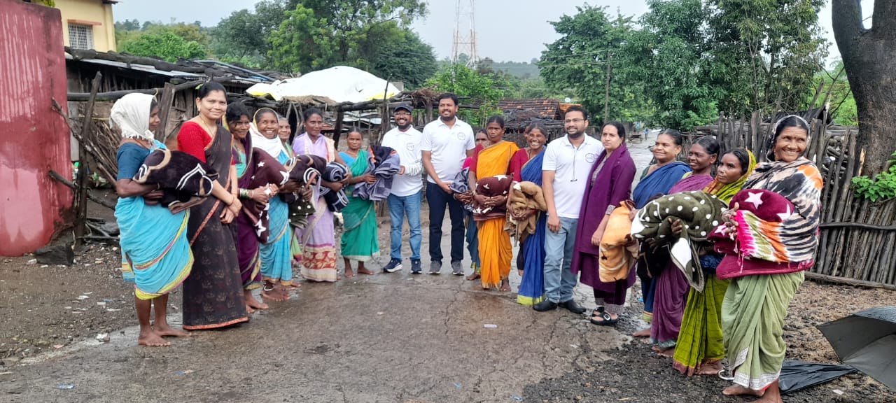 ఇంపాక్ట్ సంస్థ ఆధ్వర్యంలో వృద్దులకు దుప్పట్లు, చిన్నారులకు నోట్ బుక్స్, పెన్నులు, పెన్సిల్స్ పంపిణి.