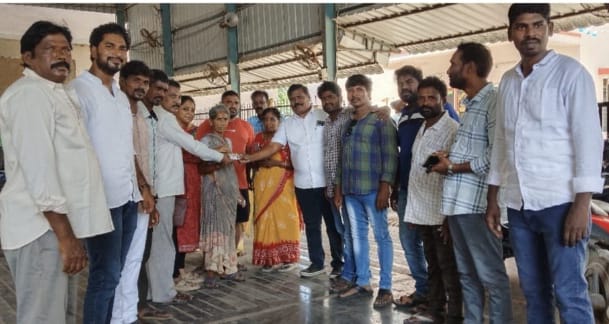 స్మార్ట్ రేషన్ కార్డులు పంపిణీ