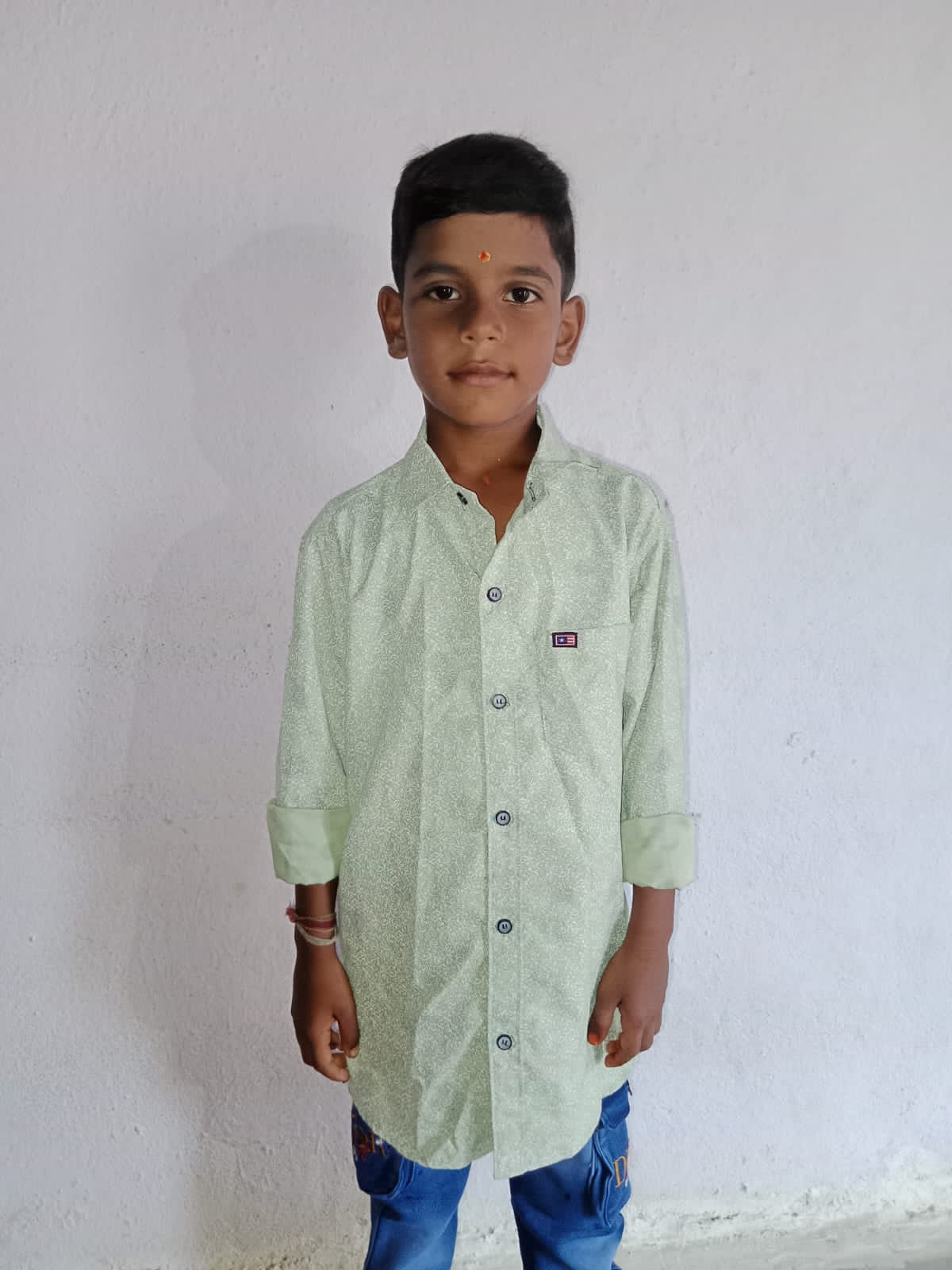 లారీ ఢీకొనడంతో బాలుడు మృతి