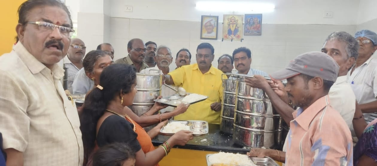 పేదలకు ఆకలి తీర్చిన అన్నా క్యాంటీన్లు మాజీ ఎమ్మెల్సీ బుద్ధ నాగ జగదీష్