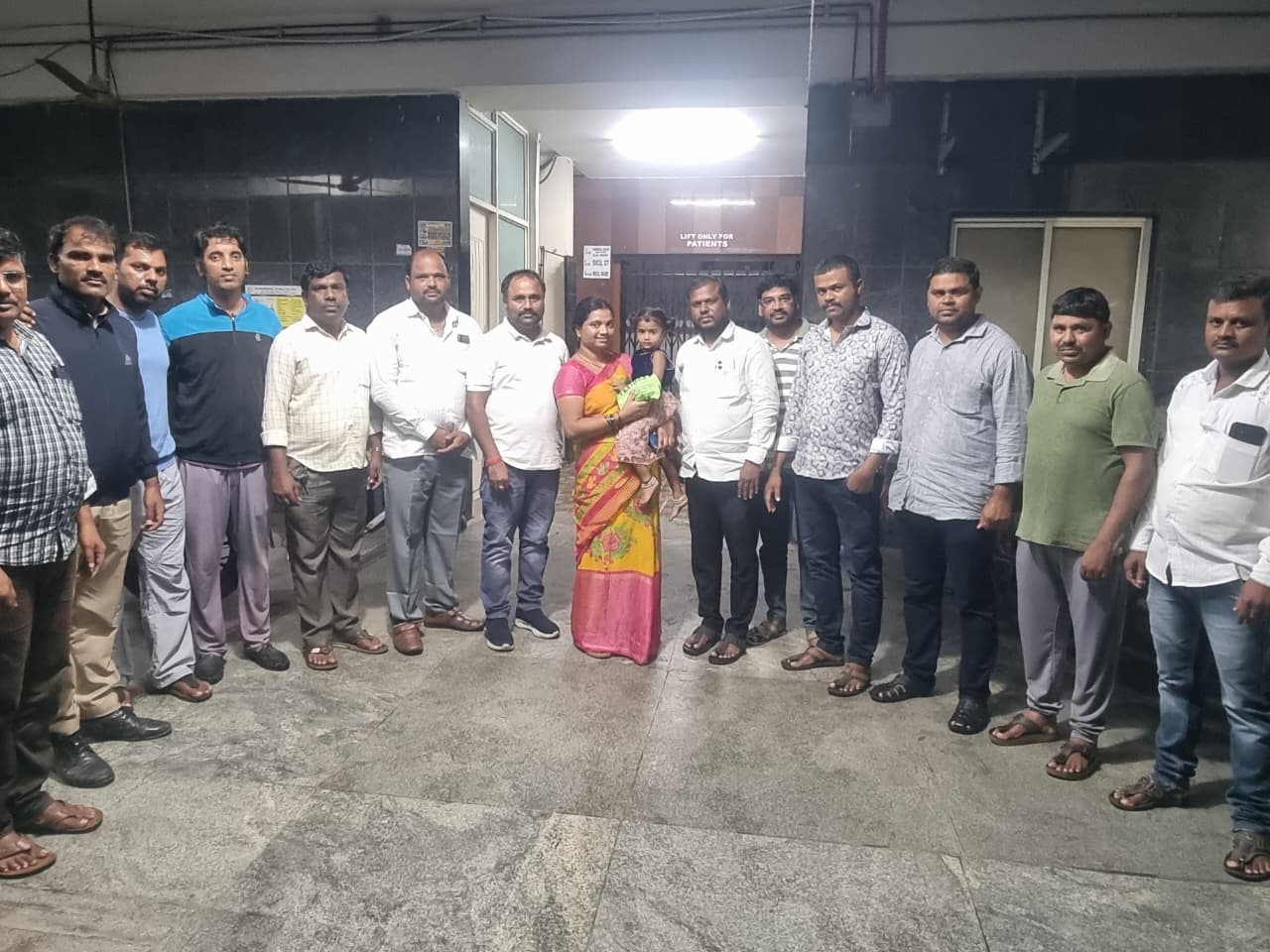 స్నేహ బంధాన్ని చాటుకున్నా zphs మేడిపల్లి నక్కర్త పాఠశాల విద్యార్థులు SSC 1999-2000 బ్యాచ్
