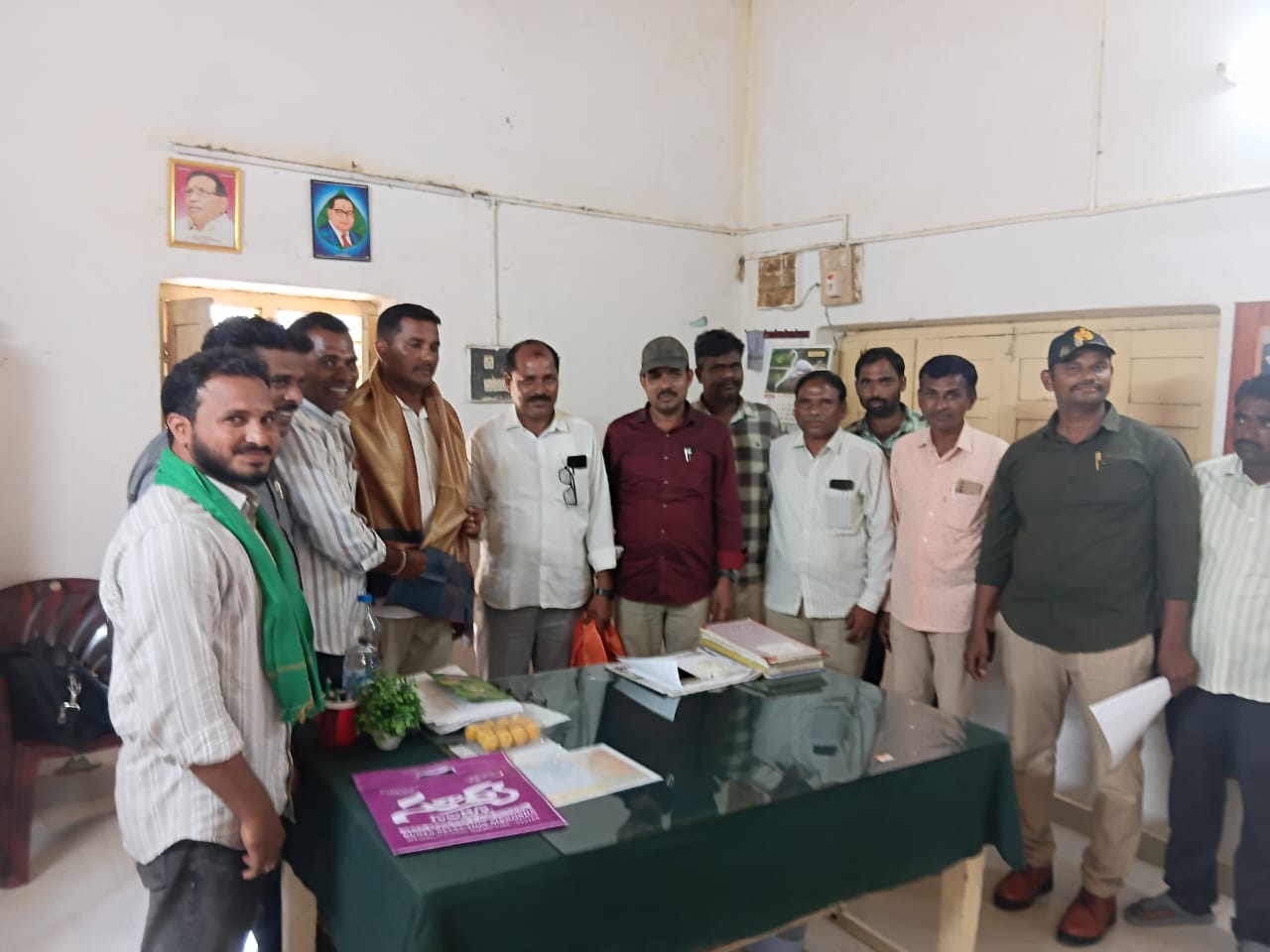 రాజేందర్ ను సన్మానించిన బంజారా నాయకులు..!