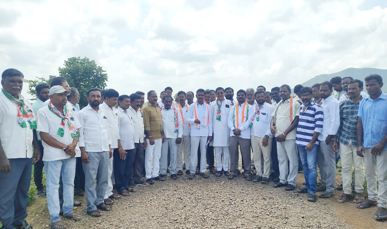 మాజీ ఎమ్మెల్యే చర్చకు రండి… కబ్జాకారులు ఎవరో తేల్చుదాం..! కాంగ్రెస్ పార్టీ మండల అధ్యక్షులు బుచ్చిరెడ్డి