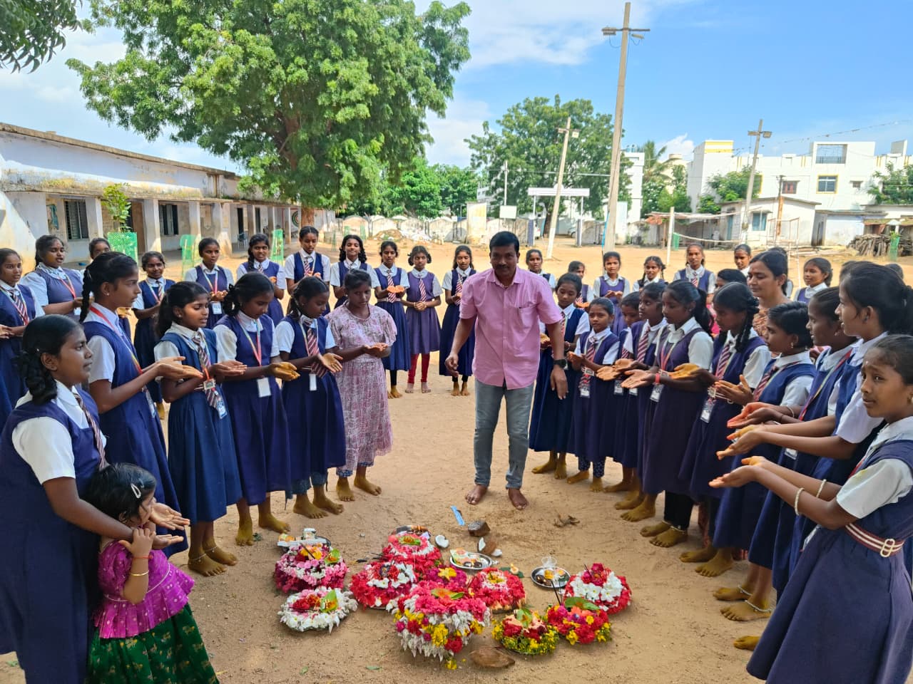 ఏర్గట్లహై స్కూల్లో సాంస్కృతిక సంప్రదాయాల కు ఘనత అందించిన బతుకమ్మ సంబరాలు.