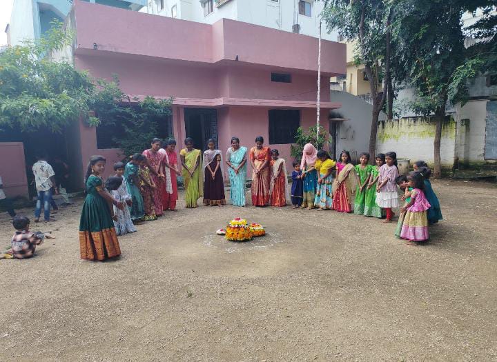 వివేకానందలో బతుకమ్మ వేడుకలు