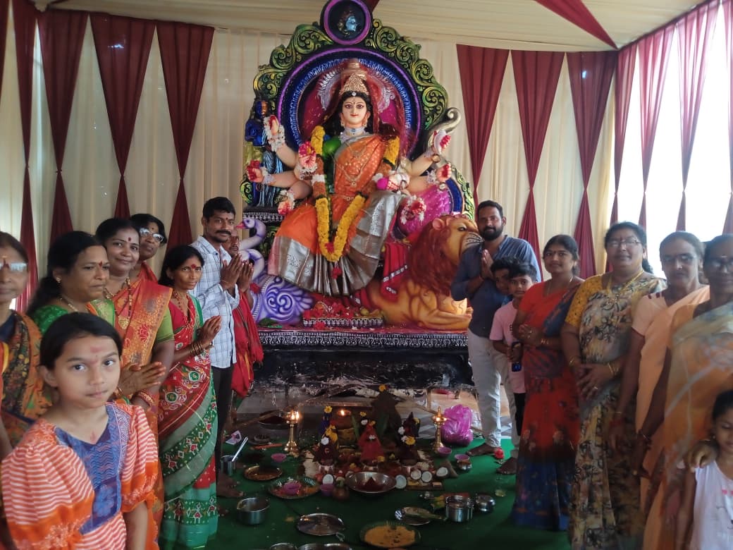 టూ ఇంక్లైన్ గ్రామంలో భక్తిమయంగా నవరాత్రులు