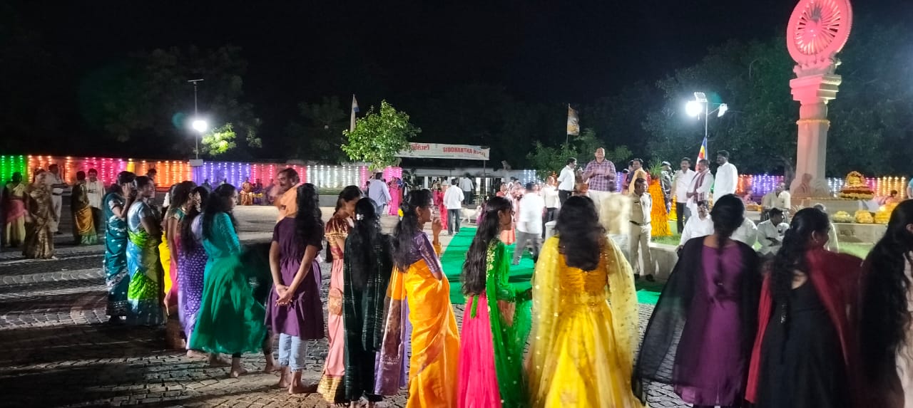 బుద్ధ వనంలో బతుకమ్మ  సంబరాలు..