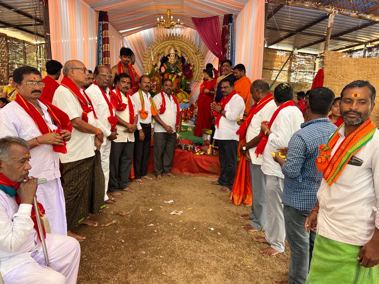 దుర్గామాత ను దర్శించుకున్న చొప్పదండి మాజీ ఎం ఎల్ ఏ సుంకే రవిశంకర్