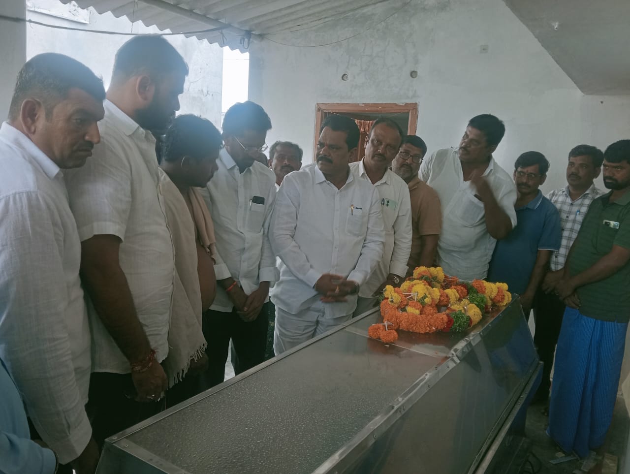 కుంటిగొర్ల లింగమ్మ భౌతికకాయానికి”