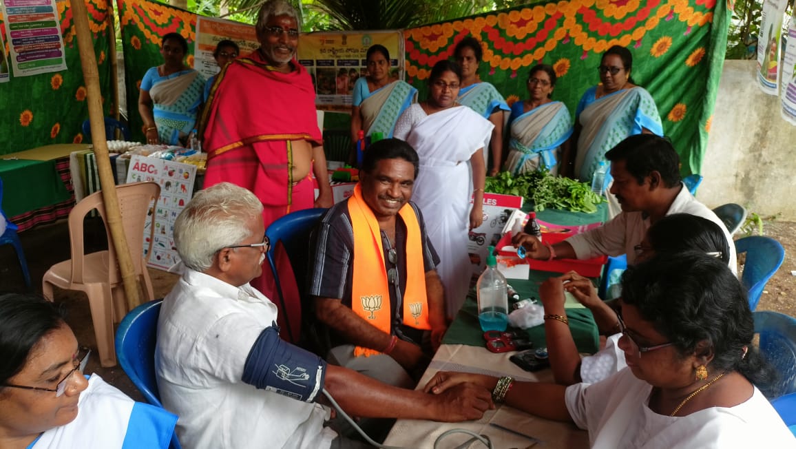 చెయ్యరు ప్రాథమిక ఆరోగ్య కేంద్రం వద్ద స్వస్తానారీ స్వస్థ పరివార్ అభియాన్ కార్యక్రమం ..