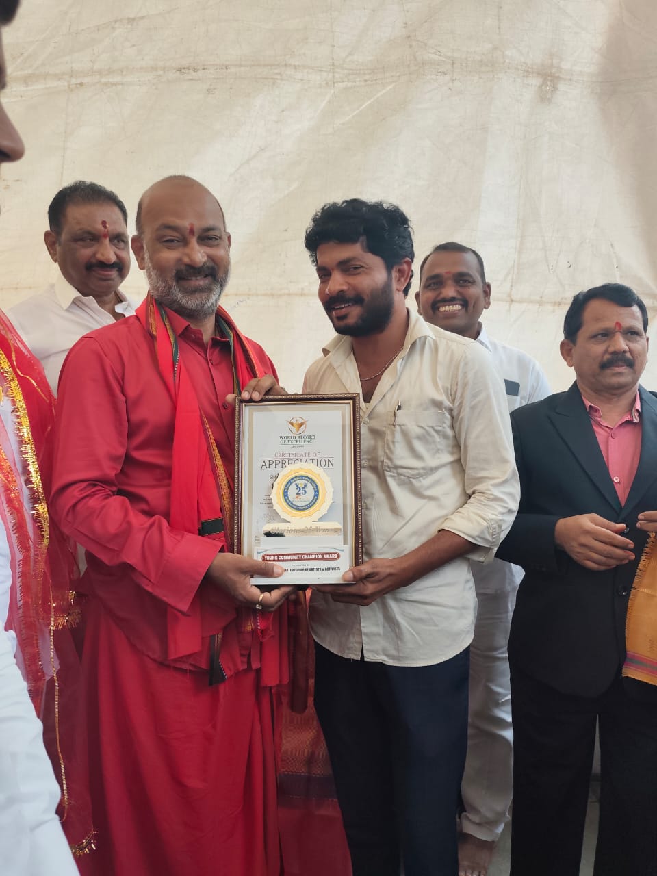 నిఫా జిలా స్థాయి అవార్డు అందుకున్న బండకాడి గణేష్.