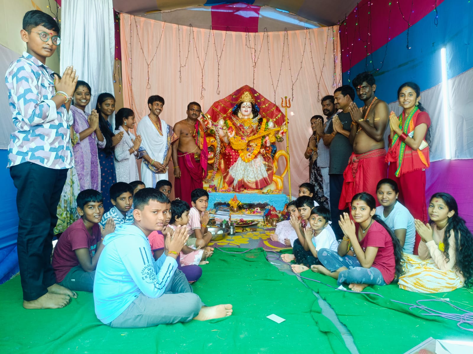 సిరిపురంలో సరస్వతి దేవిగా దుర్గామాత దర్శనం