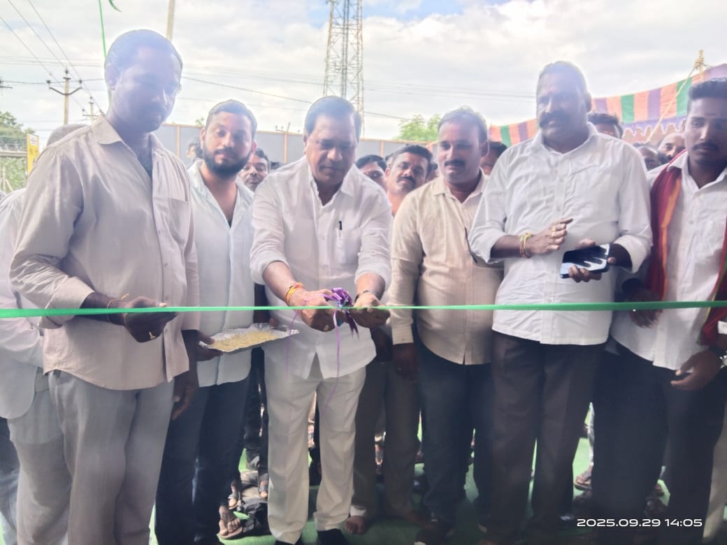 తడ్కల్ లో వినాయక స్టిల్ ఏజాన్సీ దుకాణాని ప్రారంభించిన ఎంపీ