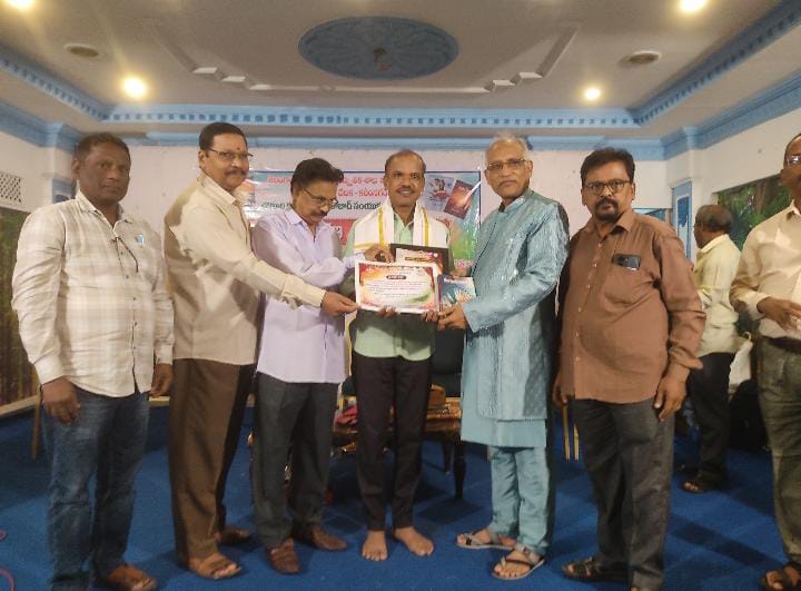 కీర్తి రత్న పురస్కారం అందుకున్న కవి వెంకటేశం