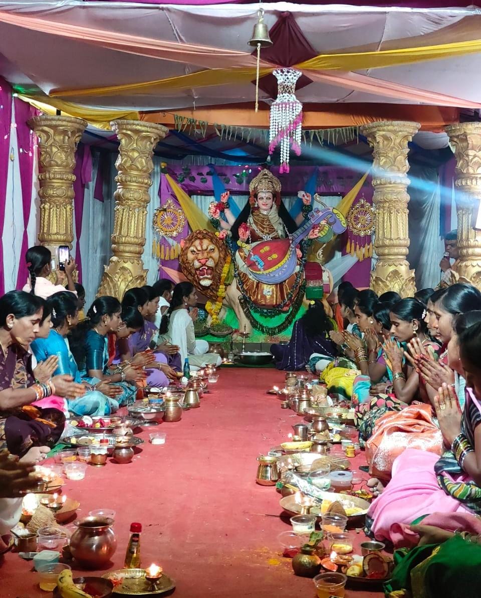 లింగాయిపల్లిలో దేవీ నరాత్రుల్లో కుంకుమార్చన పూజలు పాపన్నపేట