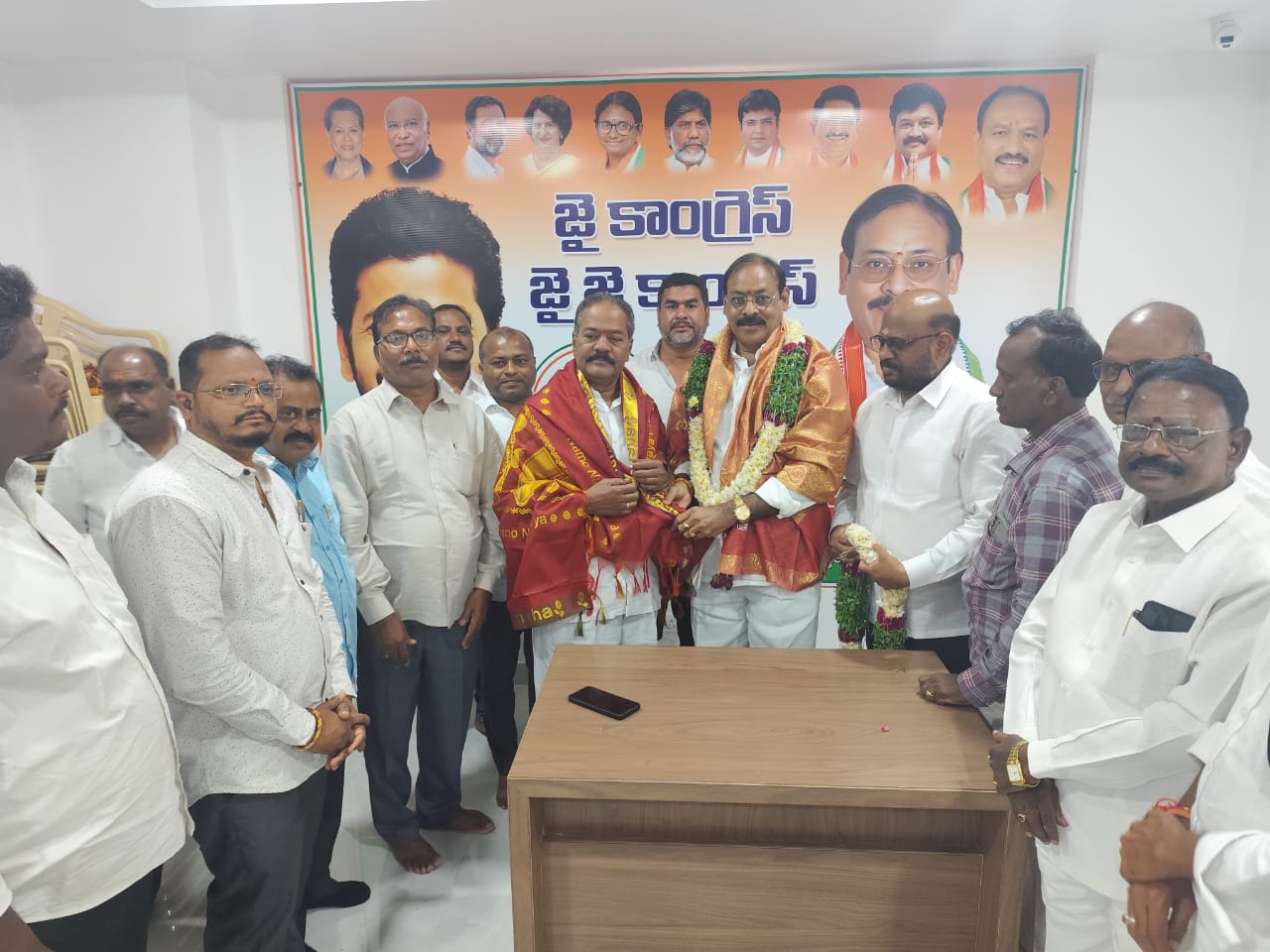 ప్రజా సమస్యల పరిష్కారంలో ఎల్లవేళలా ముందుండాలి.టి పి సి సి ఉపాధ్యక్షుడు బండి రమేష్