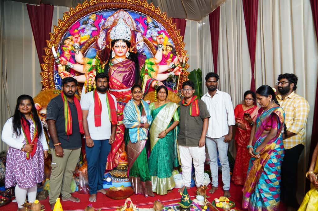 దుబ్బాక 14వ వార్డులో నవరాత్రి పూజల్లో పాల్గొన్న కత్తి కార్తిక గౌడ్