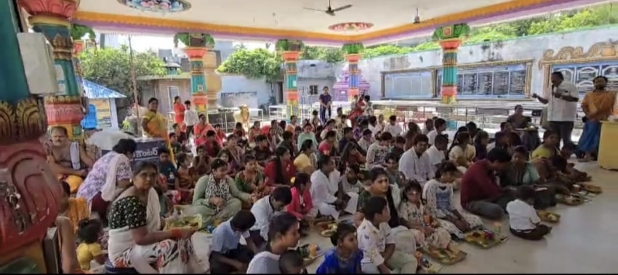 భోగలింగేశ్వర దేవస్థానంలో సరస్వతీ పూజ చిన్న పిల్లలకు అక్షరాభ్యాసం