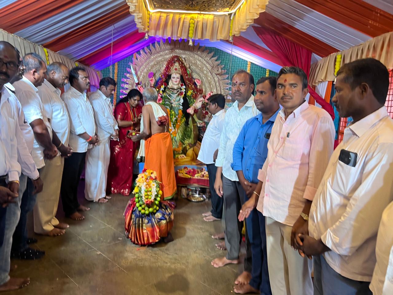 దుర్గామాత అమ్మవారిని దర్శించుకున్న