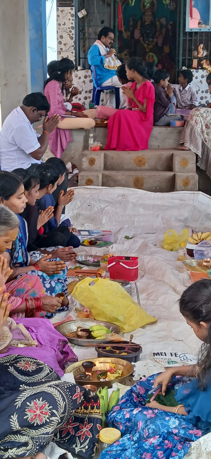 చిర్రయానంలో చిన్నారులచే “సరస్వతీ పూజలు”