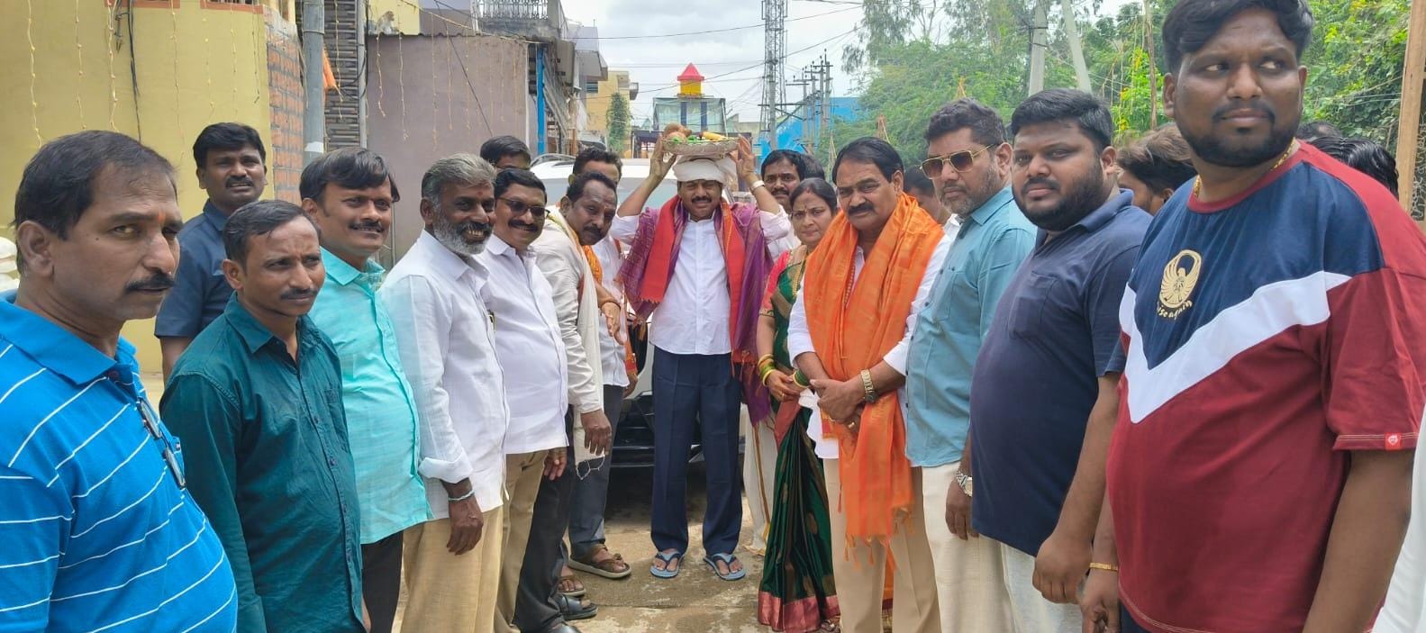 వాసవి కన్యకా పరమేశ్వరి దేవిని దర్శించుకున్న రాజ్యసభ సభ్యులు మేడా