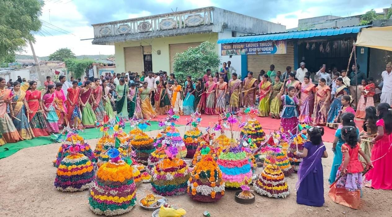 పాపన్నపేటలో ఘనంగా సద్దుల