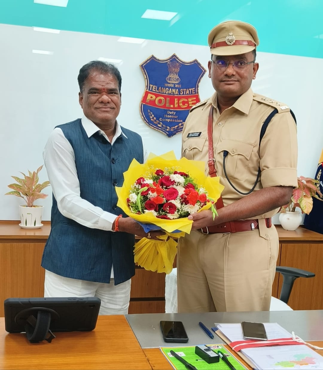 నూతన సిపి  విజయ్ కుమార్ ఐపీఎస్ గారికి శుభాకాంక్షలు తెలియజేసిన  తెలంగాణ రాష్ట్ర ఎస్సీ ఎస్టీ కమిషన్ చైర్మన్ బక్కి వెంకటయ్య