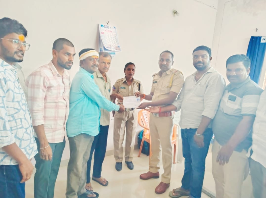 చేర్యాల మండల పరిధిలో నుండి తొలి అప్లికేషన్ స్వీకరణ.