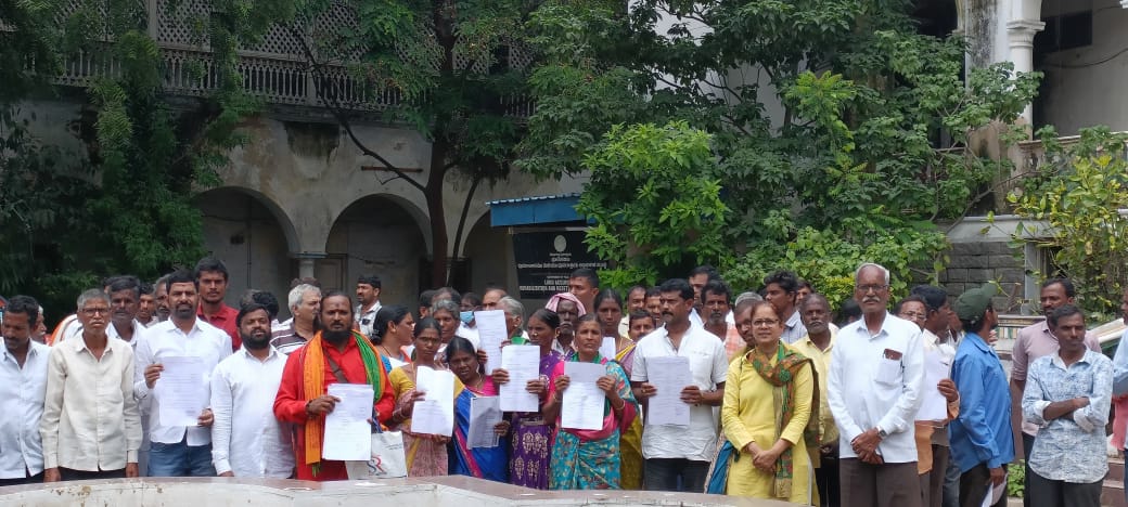 ఆలంపల్లి దుర్గయ్యరంగారెడ్డి జిల్లా ఇబ్రహీంపట్నం నియోజకవర్గం లోనిసెలవు రోజు రమ్మని ఇబ్బంది పెట్టారు