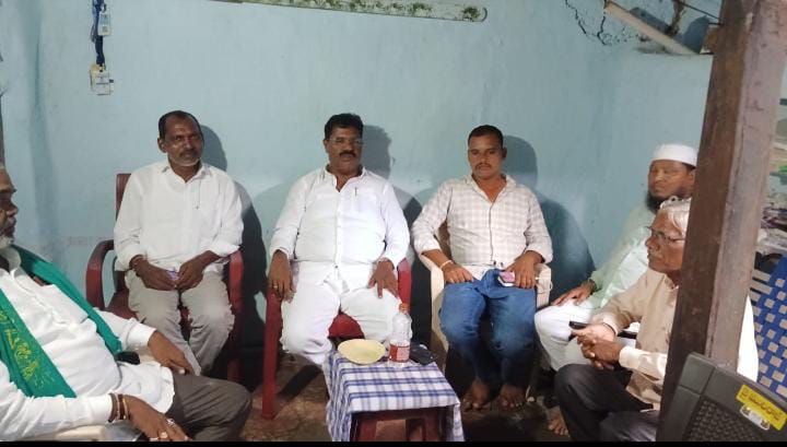 కార్యకర్తను పరామర్శించిన మాజీ ఎమ్మెల్యే షిండే…..