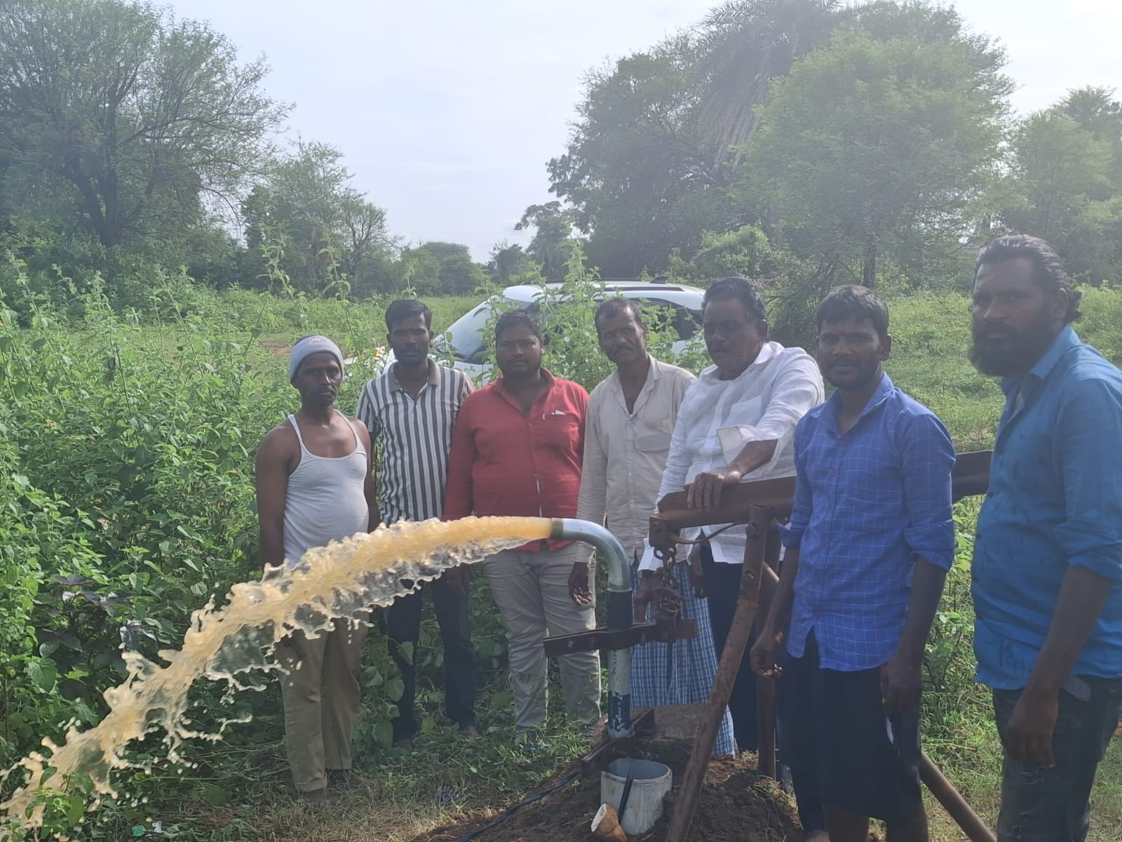 కామారెడ్డి జిల్లా రామారెడ్డి మండలం పోసానిపేట గ్రామంలో ఎస్సీ కాలనీ కి సంబంధించిన వాటర్ ట్యాంక్ అదనంగా గతంలో ఎల్లారెడ్డి శాసనసభ్యులుమదన్ మోహన్ రావు బోర్ ఇవ్వడం జరిగింది