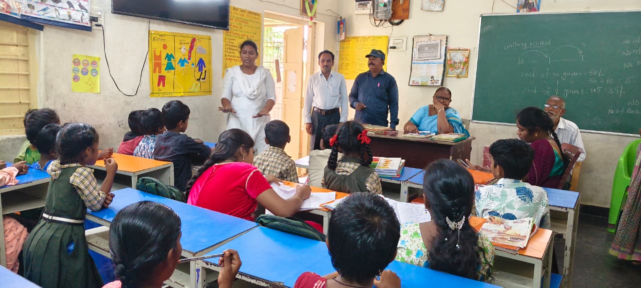 చిలకలూరిపేట పట్టణంలో ని పోలిరెడ్డి పాలెం మునిసిపల్ ప్రాధమిక పాఠశాల యందు ఈరొజు వైద్య ఆరోగ్య శాఖసిబ్బంది