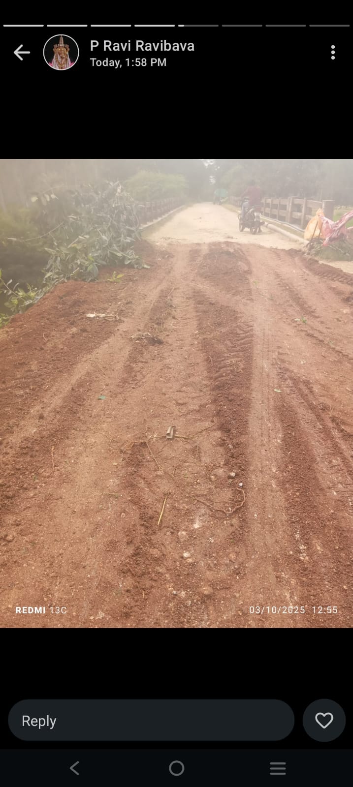 కండ్లపెల్లి తాజా మాజీ సర్పంచ్ శ్రమదానంజేసిబి టాక్టర్ సహాయ తో మట్టి తరలించి రోడ్డు మరమ్మత్తు