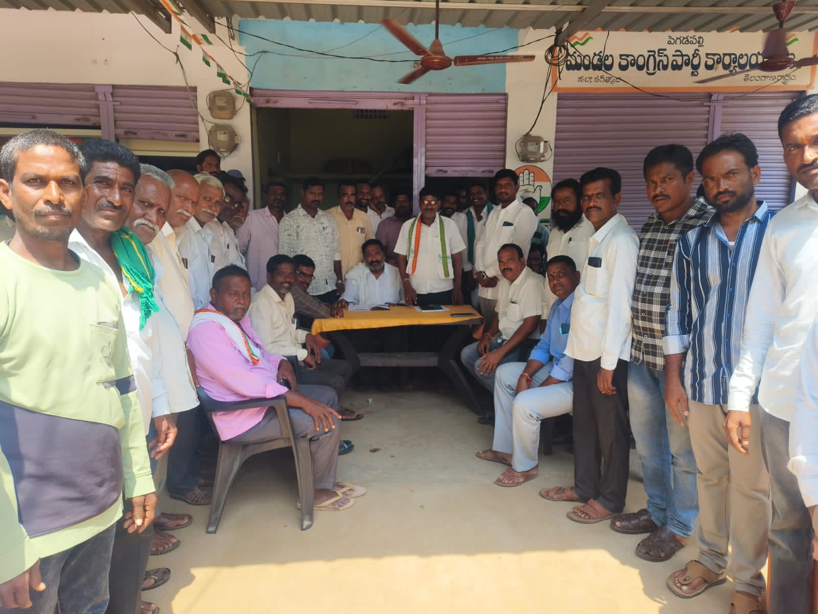 స్థానిక ఎన్నికలలో గెలుపే లక్ష్యంగా పనిచేయాలిమండల కాంగ్రెస్ పార్టీ అధ్యక్షులు బుర్ర రాములు గౌడ్