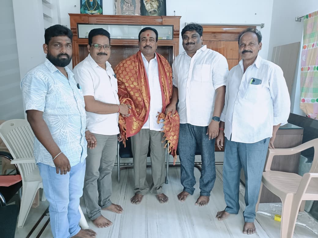 సెంట్రల్ ఎగ్జిక్యూటివ్ కౌన్సిల్ నెంబర్ ఘనంగా సన్మానించిన ముమ్మిడివరం వైయస్సార్ ప్రముఖులు