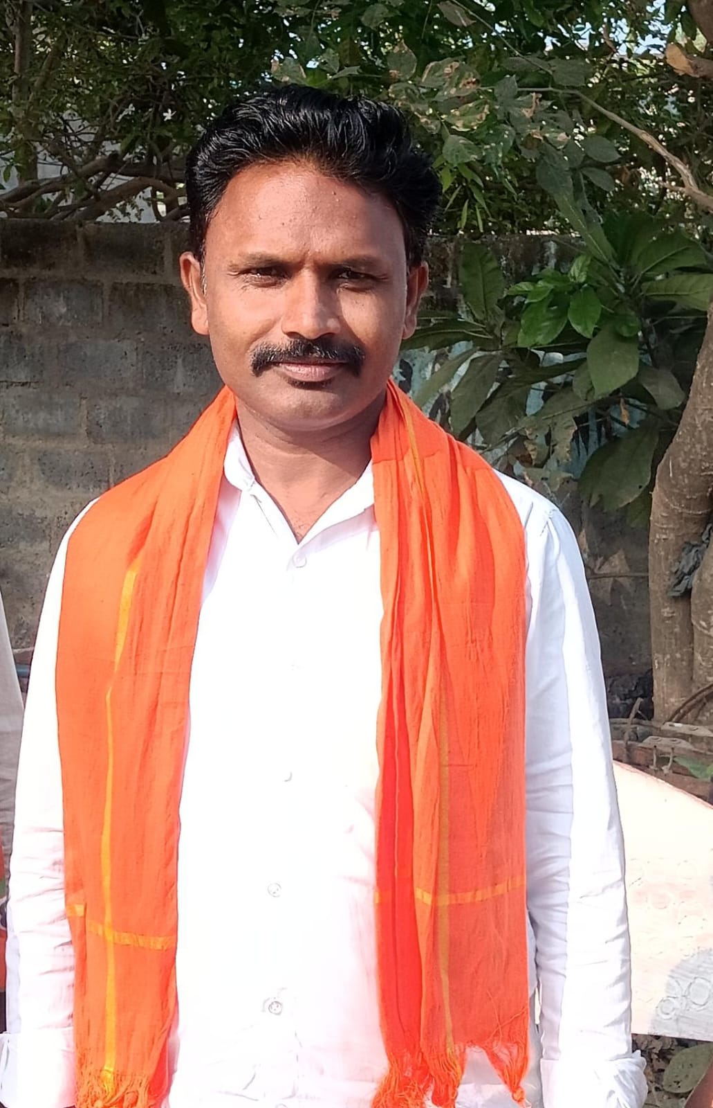 సర్పంచ్ బరిలో లో యువ నాయకుడు వీరబాబు యాదవ్..!