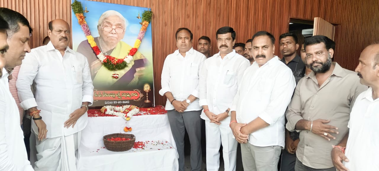 రూరల్ ఎమ్మెల్యే భూపతి రెడ్డిని పరామర్శించిన బి ఆర్ఎస్ నాయకులు..!