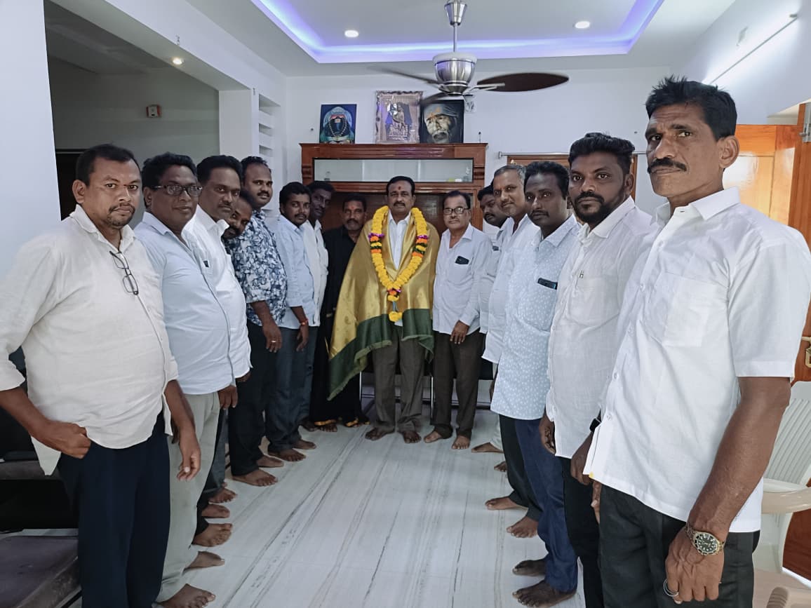 పితాని బాలకృష్ణ సన్మానించిన అయినాపురం వైయస్సార్ ప్రముఖులు