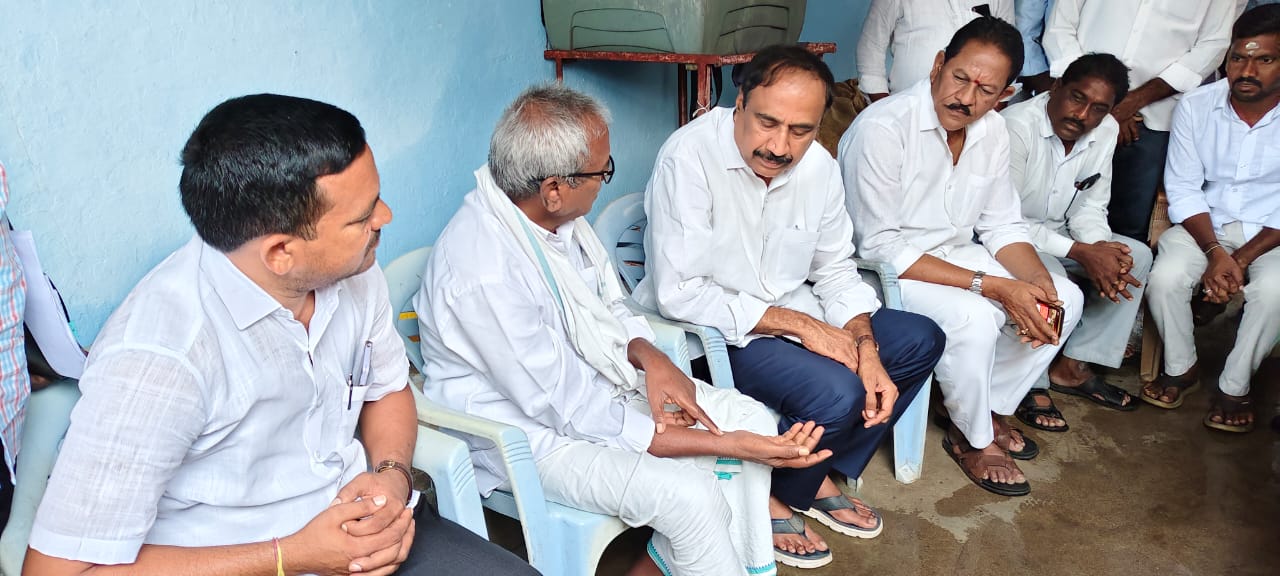 బీర్పూర్ మండలంలో పలు కుటుంబాలను పరామర్శించిన జగిత్యాల ఎమ్మెల్యే డా సంజయ్ కుమార్