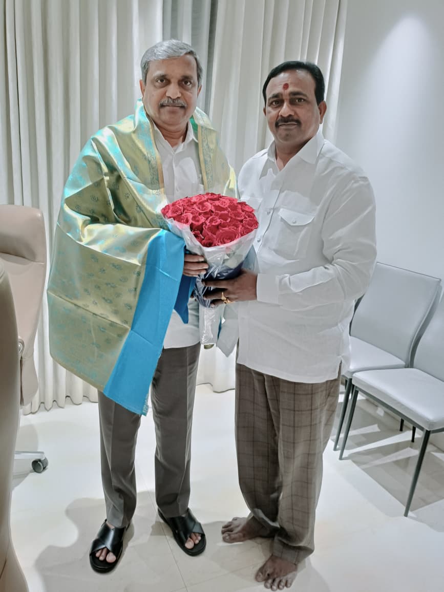 వైఎస్ఆర్ పార్టీ ప్రముఖుల్ని మర్యాదపూర్వకంగా కలిసిన పితాని బాలకృష్ణ