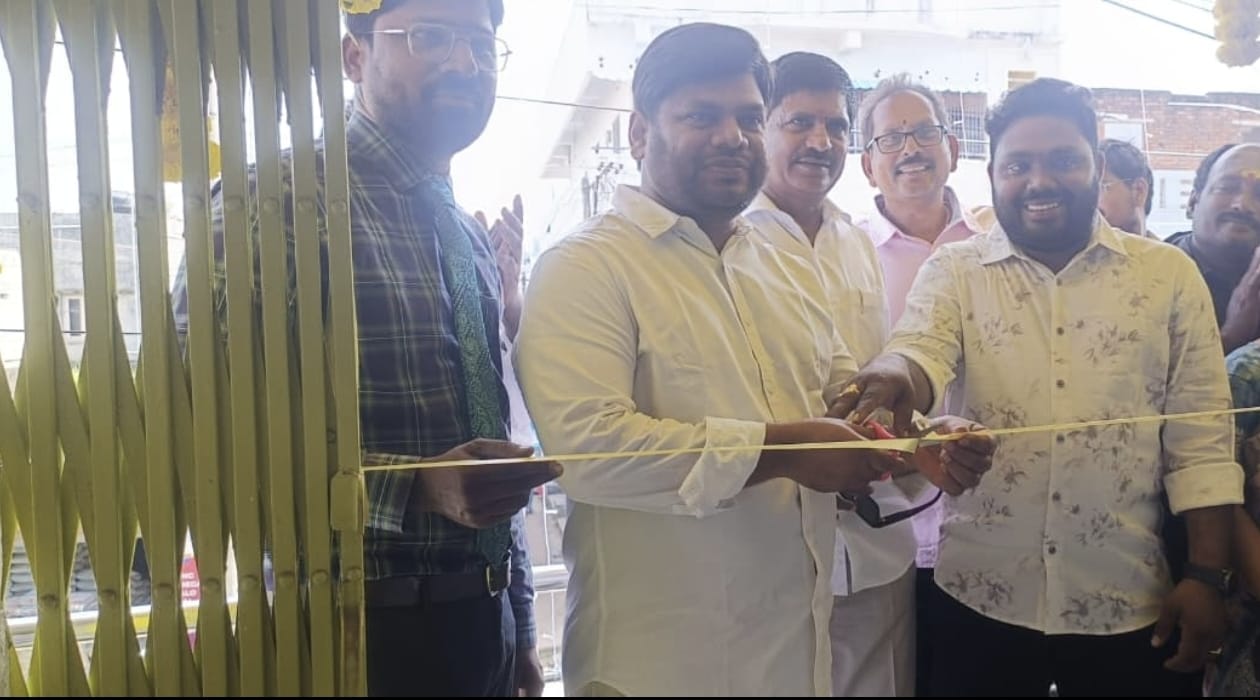 కసింకోటలో ముత్తూట్ బ్యాంక్ ను ప్రారంభించిన మలశాల భరత్