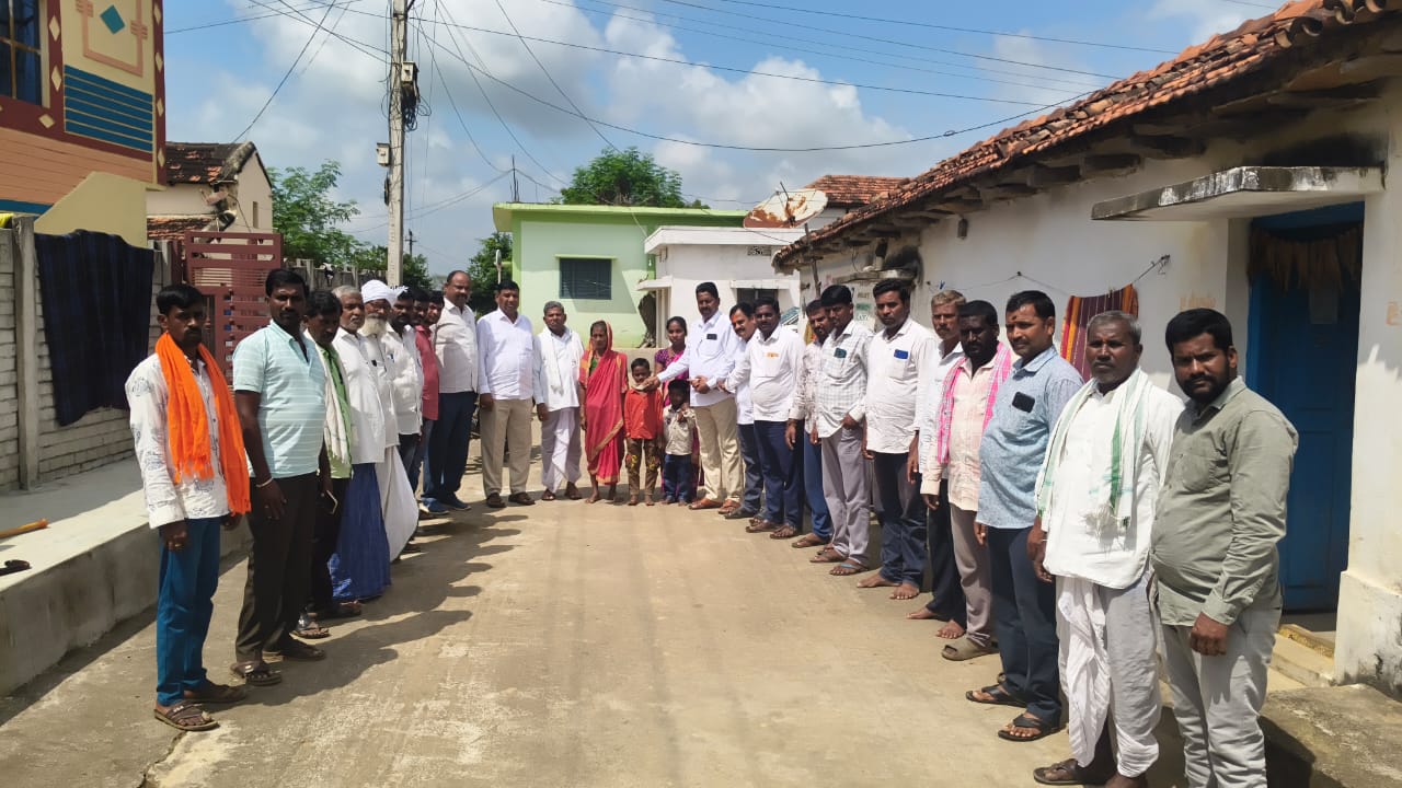 కామారెడ్డి జిల్లా బాన్సువాడ డివిజన్ చిన్న రాంపూర్ గ్రామంలో గత మూడు నాలుగు నెలల క్రితం కురుమ మారుతి అనే కురుమ కులానికి సంబంధించిన వ్యక్తి గుండె పోటుతో తో మరణించడం వలన