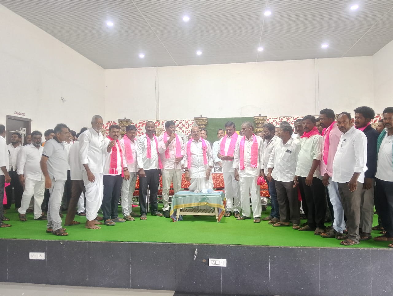 బిఆర్ఎస్ పార్టీలో చేరిన పలువురుకాంగ్రెస్ కార్యకర్తలు..!