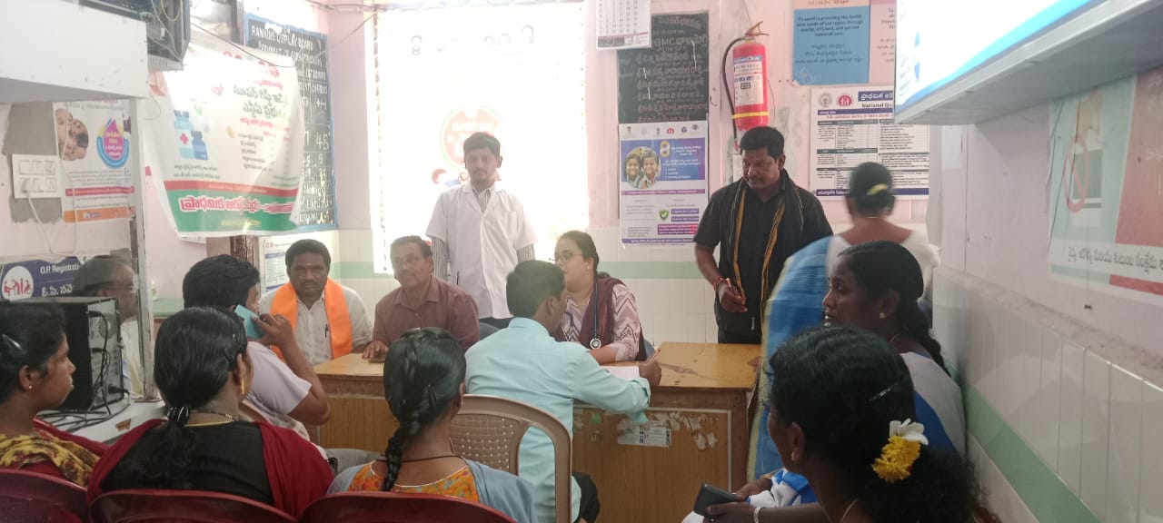 కాట్రేనికోన మండల ప్రభుత్వ వైద్యశాల వద్ద జిఎస్టి అవగాహన సదస్సు