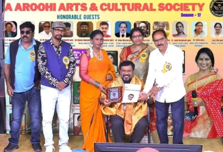 దరువు అంజన్నకు సోషల్ ఎక్సలెన్స్ అవార్డు సామాజిక సేవా రంగాలలో పాల్గొనడం గర్హనీయం