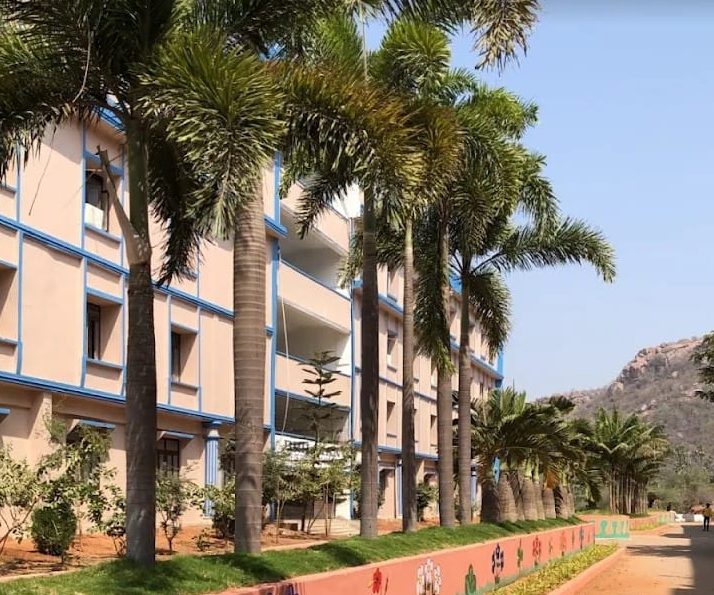 కాంగ్రెస్ ఎమ్మెల్యేకసిరెడ్డి నారాయణ రెడ్డికళాశాలలో చోరీకోటి రూపాయల నగదు ఎత్తుకెళ్లిన దొంగలు