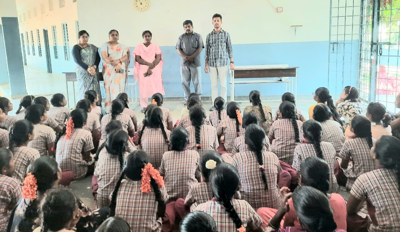 విద్యార్థినులు మానసిక ఆరోగ్యం పెంపొందించుకోవాలి.